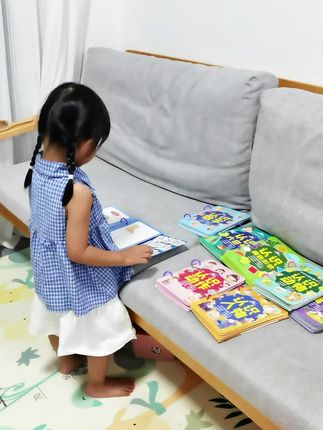 宝宝2岁以后,家长就可以给她安排一套这样的幼儿识字安静书了,一撕一贴不但能锻炼手部精细动作和手眼协调,还能边玩边识字不枯燥!! #幼儿识字 #幼儿启蒙 #专注力培养 #识字书 #启蒙早教