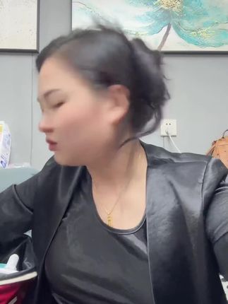 爱丽丝赫本香水19块9一瓶,#卡妈活动现场