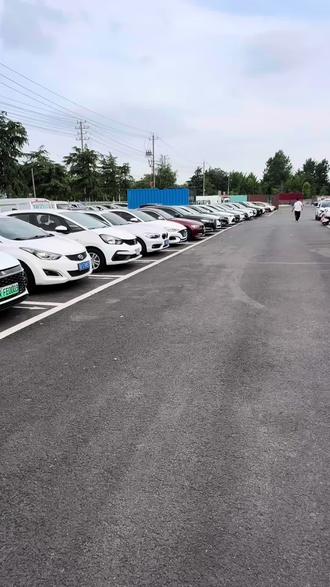 22年名爵MG5
1.5自动天窗,一手车全车原版原漆,时表四万多公里,全款三万多#车辆充足 #停车场大量现车#黄色名爵5