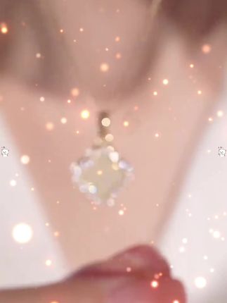 这条四叶草项链真的太美了,戴上它整个人都变得温柔了起来,而且它的寓意也非常好,象征着幸运、幸福和美好。无论是出门逛街还是上班通勤,都可以轻松驾驭,非常百搭又好看!现在下单还有运费险相送,赶快点击下方链接把它带回家吧!数量有限,先到先得哦!#四叶草项链#好物分享#好物推荐#百搭#好看