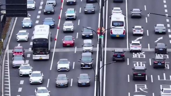 我估计过几天,全安徽人都会赶往合肥吧,因为斥巨资打造的合肥心跳乐园阿勒泰新春狂欢终于官宣2月14日正式开启,现放出第一波王炸预售#抖音新春吃喝玩乐节#春节福气好去处