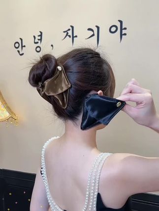 扁头后脑勺的姐妹有救啦!这款三角抓夹真的超修饰扁塌头#头饰发饰 #抓夹 #扎发教程 #韩系 #修饰头型