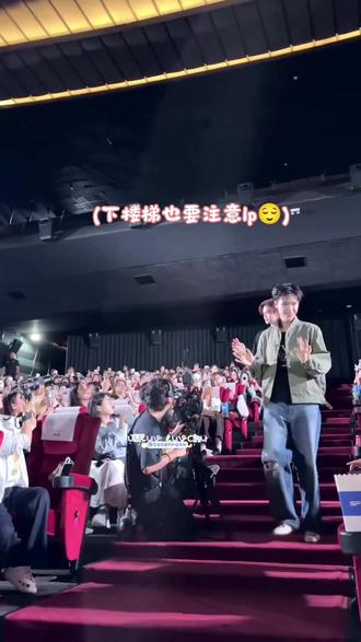 两口子恩爱中,mo到奶奶这来! #juniormark #jummo