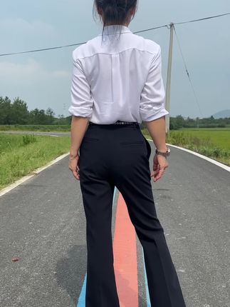 “忙忙碌碌,没有人不累 只是宣泄方式不同,比如:懒得说。” #背影故事#生活百般滋味你要笑着面对