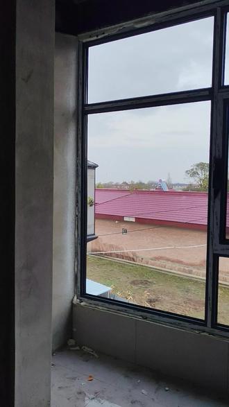 彭原杨总70断桥窗安装完工。