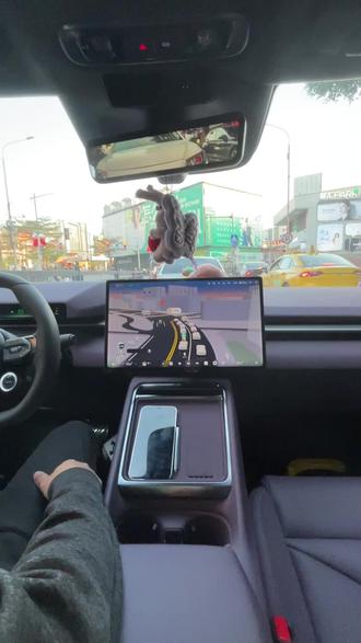 春节小P骑马限定主题太有趣了,车车直接变成小
P骑着马,P档点一下还会发出马叫,小朋友停车是点着停不下来!
#小鹏p7 #小鹏汽车 #开着小鹏回家过年 #小P马上出发