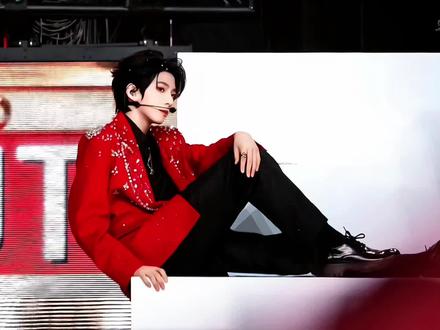 缠住 吻住 春风 吹住我吗❤️
#陈浚铭 #闭嘴跳舞 #陈浚铭欧巴幼年体 #TF家族荣耀之战 想剪这个音乐很久了,圣罗兰之花还是在时代峰峻绽放了吗…
#陈浚铭圣罗兰之花