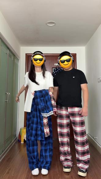 红蓝格子裤身上穿!今天穿搭不一般! #格子控 #格子裤 #男女同款 #今天穿什么 #氛围感