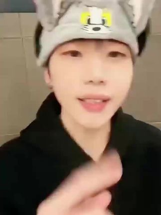 #k总 #k总推荐 实物比图片更好看,外观设计做工都很好,携带方便,风力挺大,运行时声音很小,完全不吵#夏日必备 #好物分享 #手持风扇