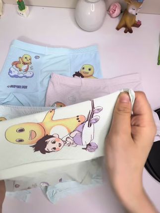 冰丝网孔面料自带凉感buff🧊 透气不闷,小屁屁时刻“自由呼吸”~ 卡通图案超萌趣,小车、恐龙陪娃撒欢🚗 跑跑跳跳都舒服✨ 一套解决夏日内裤烦恼,宝妈快给咱家小帅哥安排上,清爽一整夏~#源头实力厂家 #贴身衣物 #千人粉丝 #亲肤柔软