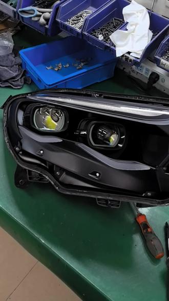 25款奔驰e300升级高配刀锋套件+四透镜,简简单单又一台,新款奔驰车灯必改项目#新款奔驰车灯升级 #奔驰流星雨大灯 #奔驰改灯