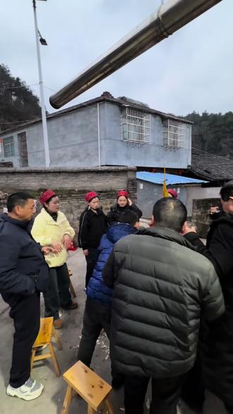 都二麻二麻的#拜年 #农村生活 #师生日常 #芦笙制作