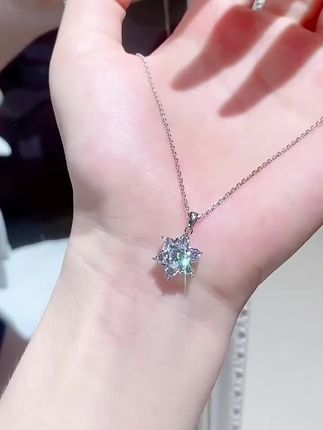 莫桑钻一克拉项链一戴,精致感妥妥拿捏住