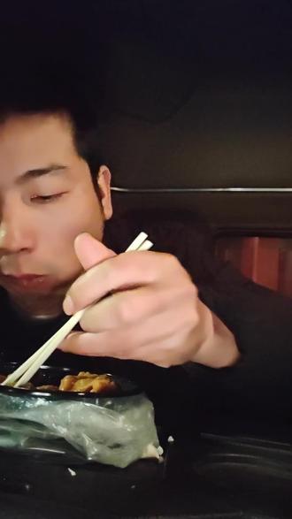 穷时别要面子,富时别掉链子,阳光下做个男孩,风雨中做个男人