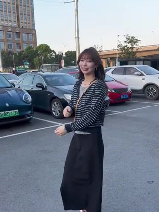 黑色垂顺半身裙女秋季新款时尚大码胖mm抗皱遮胯显瘦后开叉中长裙#穿搭分享新款上新啦 #时尚大方#时尚潮流#时尚百搭#时尚休闲