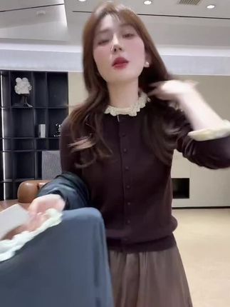 2025早秋新款韩系打底木耳边领口舒适针织上衣百搭宽松半身裙 #针织上衣 #半身裙搭配 #套装穿搭 #套装 #服饰穿搭