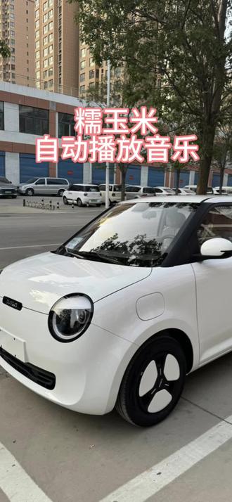 1、先在手机设置里面找到专注模式,进入选择驾驶模式,如果没有,就点右上角的加号,进入驾驶模式拉到最下面,有个自动打开,选择连接车载蓝牙时激活(一定要把专注模式打开哦)
2、在下载软件那里搜索”快捷指令“,打开选择中间的自动化,选择右上角+创建个人自动化(图6),进入后下拉选择专注模式--驾驶,点击下一步,添加操作(图9)APP,选择音乐软件,选择一个你喜欢的分类,点下一步,完成,就可以使用了
注意:一定要把运行前询问关闭,要不然就会每次都要在手机上点击一下
车打开还需要摁一下车的音乐按钮哦,要不然听不见,
手机设置好就不需要再动了,音乐软件要在后台运行,不要关闭