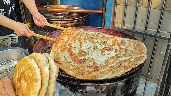 芜湖的一款香酥饼,嘎嘎香!独此一家,据说台湾同胞都过来学这门手艺@胡氏香酥饼