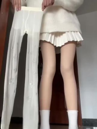 光腿神器diy穿法😎进来看效果公主们! 叠穿真的很美啊 可以试试 2024年新款升级,颜色更自然 720针🪡小圆机工艺,纹路更细腻 一条只要30r💰➕#早八人穿搭 #穿搭 #光腿神器 #自然薄款光腿神器 #光腿神器秋冬裸感超自然