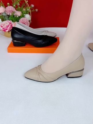 春夏新款真皮软底妈妈鞋#脚宽脚胖都可以 #软底软面穿上超舒服 #面料柔软舒适 #好穿又好搭