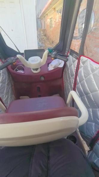 我又升级了一下,姐妹们有什么好的建议,尽管提,一起去完善😀😀#真实生活分享计划 #三轮车 #三轮车改造 #挡风被 #取暖