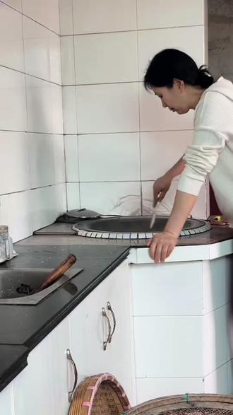 【麸炒】是#食疗养生 炮制方法之一,#药食同源 食品,简单地吃它是食物,经过炮制之后,对我们的身体才更有益处。