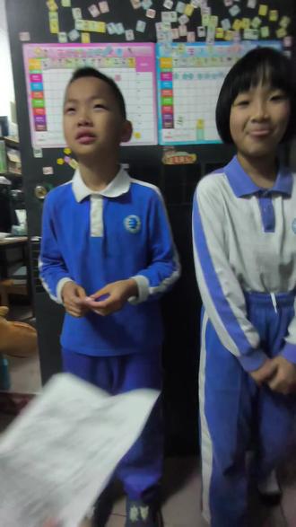 小学生要春游了,一个300,两个600,又是要花钱的日子了,想让两个娃哄我一下都难,花钱都找不到快乐。#小学生 #春游 #人类幼崽有趣日常 #创作者中心 #创作灵感