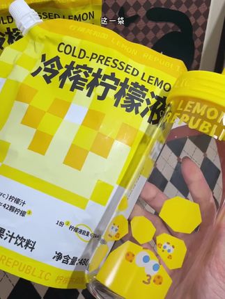 新出的大包装冷榨柠檬液酸甜清爽果香味十足!!还送质感嘎嘎好的玻璃杯!!#柠檬水 #柠檬液 #多喝水 #夏日饮品#饮品
