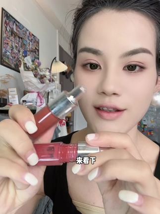 卡姿兰他们家的唇部精华蜜真的好好看,水水润润的!晚上卸完妆整个嘴唇状态都很好又#唇釉种草 #口红推荐 #口红试色 #卡姿兰 #卡姿兰唇部精华
