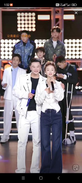 昊文星城这是现场唱还是录唱?咋不上台唱?#后面更精彩 #星城团结 #星城创想#直播录屏分享 @昊瀚培训号 @昊文🍊星城 @蜜桃🍑ᵐᵗ (星城)