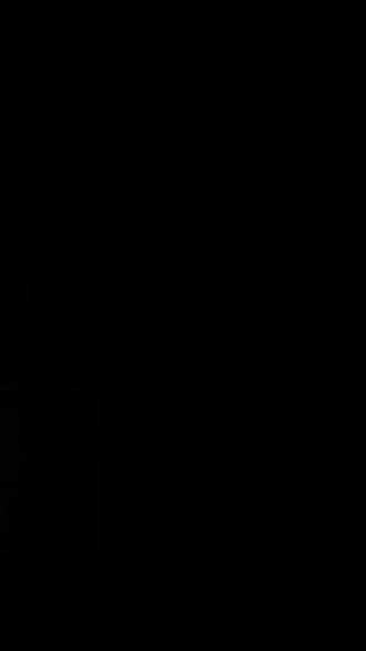 ##国乒 #孙颖莎 #全运会银球跃动破风而来 #世界冠军莎昱对决再启,全运巅峰定音
11月16日18:00,澳门银河综艺馆将迎来第十五届全运会乒乓球女单终极决战,国乒双子星孙颖莎与王曼昱再度会师,续写28次交锋的宿命羁绊。这场被邓亚萍盛赞“重新定义女子乒坛技术高度”的对决,既是卫冕与复仇的较量,更是巅峰实力的极致碰撞。
通往决赛的道路截然不同却同样耀眼:孙颖莎在半决赛中0-1落后时沉着逆转,以4-1力克状态回升的前世界第一朱雨玲,68%的前三板得分率与“超级大心脏”特质展露无遗;王曼昱则以4-0横扫久疏战阵的陈梦,凭借密不透风的防守与78%的反手得分率,展现出无可撼动的赛场统治力。
作为当今乒坛风格迥异的顶尖强者,孙颖莎的“正手暴力美学”以闪电般的突击速度主导节奏,王曼昱的“反手铁幕”则凭超大护台面积与坚韧相持掌控局面。28次交手中18胜10负的总战绩,2025年3胜2负的微弱差距,让悬念拉满——是孙颖莎弥补过往遗憾,登顶全运之巅?还是王曼昱延续强势,成功卫冕?
场上是针尖对麦芒的劲敌,场下是亲如姐妹的“海产组合”,这种良性竞争早已成就彼此。11月16日,锁定CCTV5或CCTV5+,看两位00后领军人物挥拍破风,用每一分的博弈诠释体育精神,这场巅峰对决终将在全运史上留下浓墨重彩的一笔。