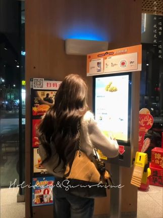 开始期待冬天了#穿搭 #秋冬穿搭新鲜感在线 #许我耀眼许妍 #秋冬ins风穿搭技巧 #许妍