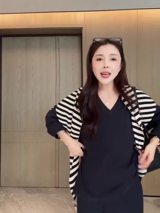 熙贝薇【满分松弛】披肩拼接V领卫衣+阔腿裤时尚通勤卫衣套装#气质这一块拿捏死死的 #气质穿搭 #高级感穿搭 #高级感 #穿搭