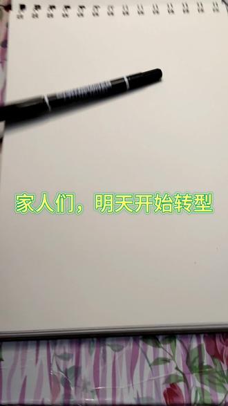 #线稿
黑白线条画,红玫瑰撞上千纸鹤