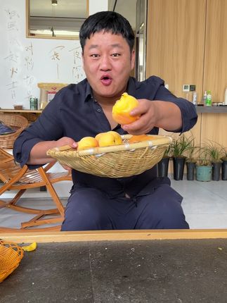 现摘现发的黄桃,刚刚上市价格便宜又好吃,脆甜可口老人小孩孕妈妈都喜欢#黄桃 #现摘现发新鲜到家 #现摘现发的黄桃 #脆甜可口 #脆甜可口应季水果