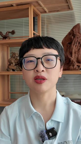 DeepSeek V4真来了。价格崩了,国产芯片跟上了,但代码能力真有吹得那么神?2分钟说清楚👇
#DeepSeek #AI工具 #国产芯片 #昇腾 #ChatGPT