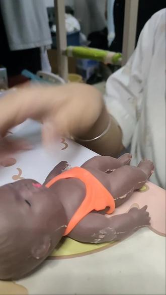 #护理婴儿的日常 #娜塔莎 #变装视频 今天是养育娜塔莎的第一天