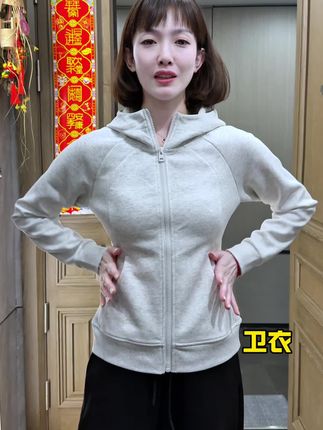 是适合秋天穿的厚度,#真维斯 的品质可以放心入#卫衣 #显瘦遮肉 #帽衫 #秋季穿搭