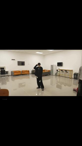 【自存】存一下天魔舞台…
原视频出处:【TF家族】2026新年音乐会「荣耀」:纪录片·【3】灯亮之前