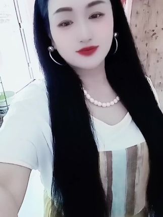时间向左,记忆向右,我们都成了有故事的人,想说的话越来越少,放在心里的话越多