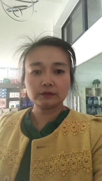 狗狗不能吃的有巧克力、葡萄、葡萄干、洋葱、大蒜、辣椒、咖啡、酒、茶及高糖高盐的食物,牛奶、生鸡蛋等部分食品有一部分狗狗是不能用,一部分狗体质不一样,许多食品要慎用!