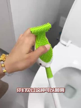 卫生间刷马桶超省心!喷喷鲸吸盘式加液马桶刷,壁挂省空间,硅胶双头无死角,家用清洁神器~# 喷喷鲸马桶刷 #卫生间清洁