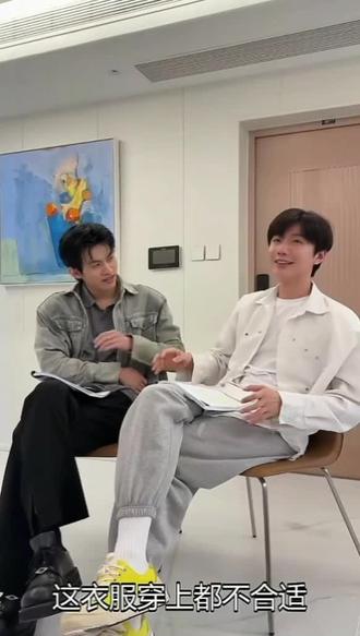 #云旗 亲嘴嘴 嘴边边 云旗你不要这么可爱行不行 搞得又要爱你多一点了