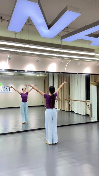 大家催的教程来了,支持翻跳呦记得艾特原创哦#节气颂舞蹈 #新野春芽舞校 #马嘉祺节气颂 #新野舞蹈 #日常练舞记录