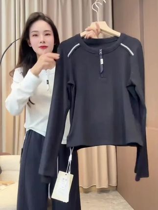 #秋季新款 #时尚半拉链设计感圆领T恤 #显瘦百搭 #气质长袖T桖女上衣#休闲穿搭分享