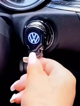 经常开车,这个启动键很容易刮花,可以试试这个一键启动保护盖,安装简单,撕下背胶贴上去即可,不仅美观,还能防刮防尘,汽车内饰更上档次。感兴趣的宝子们快去安排上吧!#车载音乐 #车载好物 #车载好物 #重庆五朵金花小学