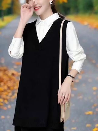 胖MM本命!韩系针织马甲叠穿封神被问爆的韩系针织马甲来了!胖MM闭眼入的藏肉神器宽松版型包容性超强,200斤也能轻松驾驭,中长款刚好遮住小肚子和宽胯。V领设计太心机,瞬间拉长颈线显脸小。面料软糯亲肤,秋冬穿温暖不臃肿。内搭白衬衫是韩系学妹,配高领打底秒变慵懒美人,搭牛仔裤、半身裙都好看。春秋外穿、秋冬叠穿大衣,一衣穿三季超划算!#女装 #强烈推荐 #气质穿搭 #优雅气质 #时尚穿搭 @DOU+小助手