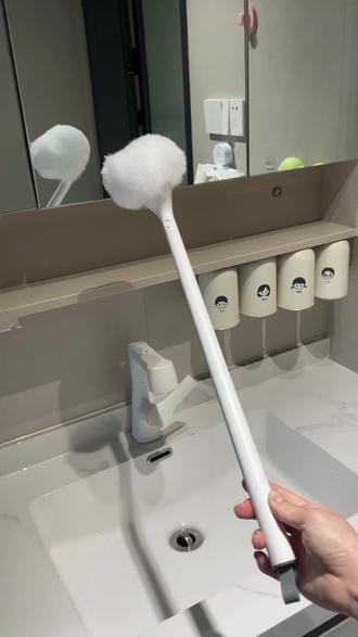 姐妹们,浴室的玻璃,台面的水垢是否让你头疼?快试试这个宝家洁云朵软毛刷#浴室清洁小妙招 #浴室清洁 #浴室必备