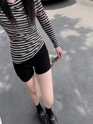 #精简穿搭 #女生上衣 #精简穿搭 #每日分享 #高级感的穿搭风格