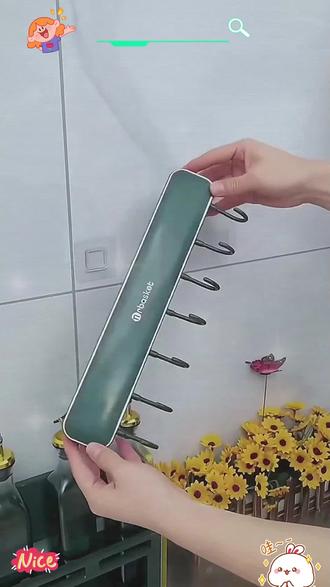 免打孔壁挂多功能刀具,各种大小刀具都可以,下面挂锅铲勺子,用时拿取也方便#厨房好物 #多功能刀架#刀架置物架 #实用好物 #刀具收纳架推荐